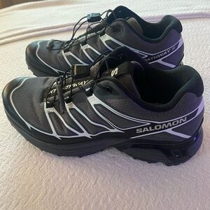 Women’s size 7 Salomon